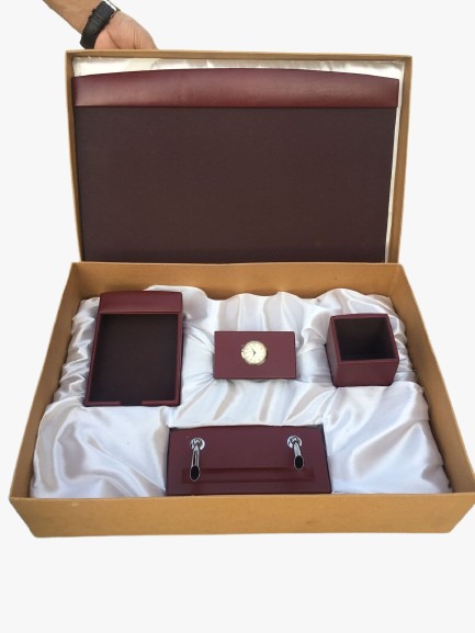 Executive Level Legacy Leather 5 in 1 Set